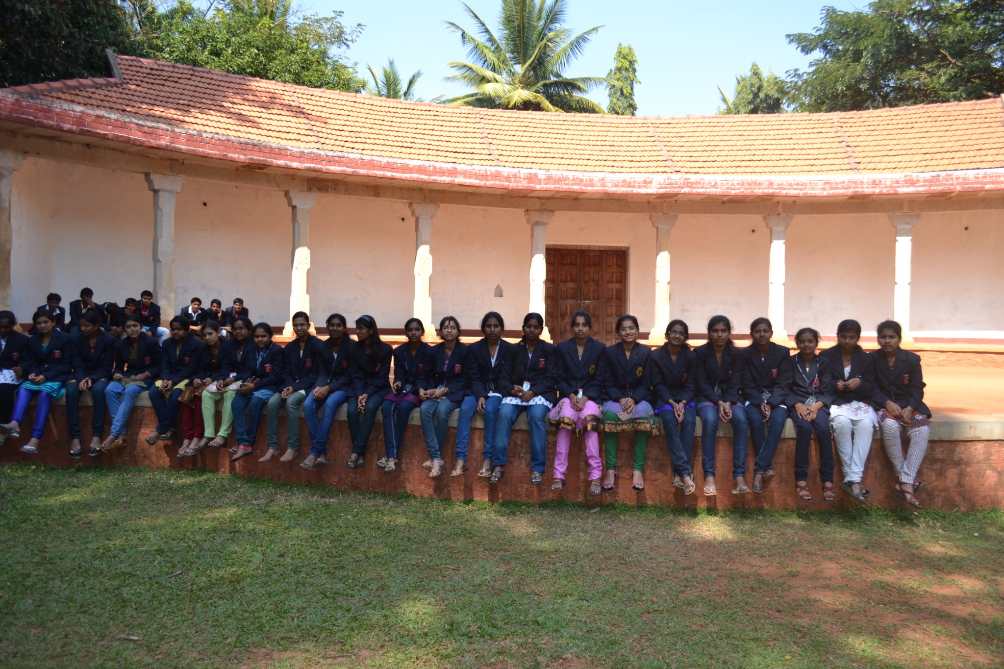 Educational Tour โ Students Exploring the Destination